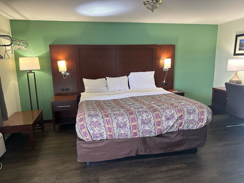 Hillcrest Motel By OYO Aurora IN Near Lawrenceburg - photo 4