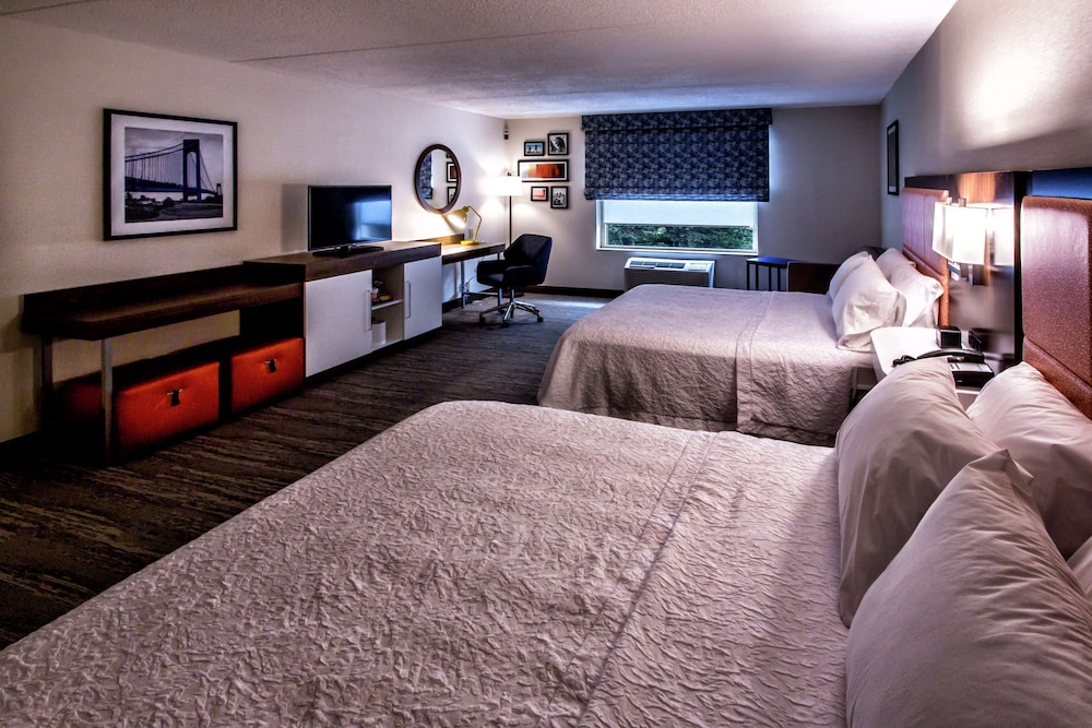 Hampton Inn & Suites Staten Island - photo 18