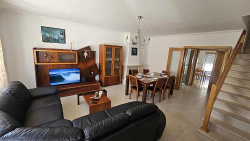 Surfando No Baleal 8 Pessoas — 4-Star Luxury Hotel in Ferrel, Portugal