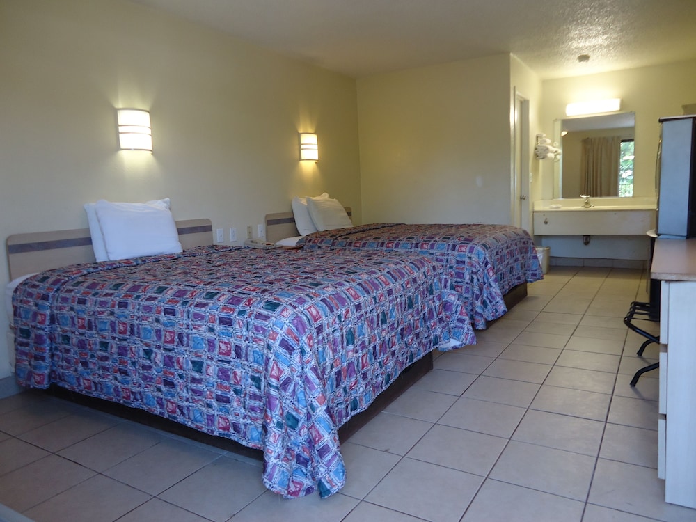 Super 6 Inn Suites - photo 10