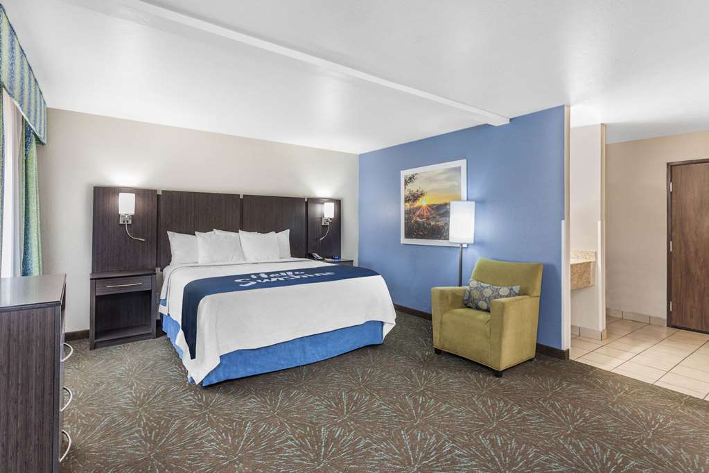 Days Inn & Suites by Wyndham East Flagstaff - photo 14
