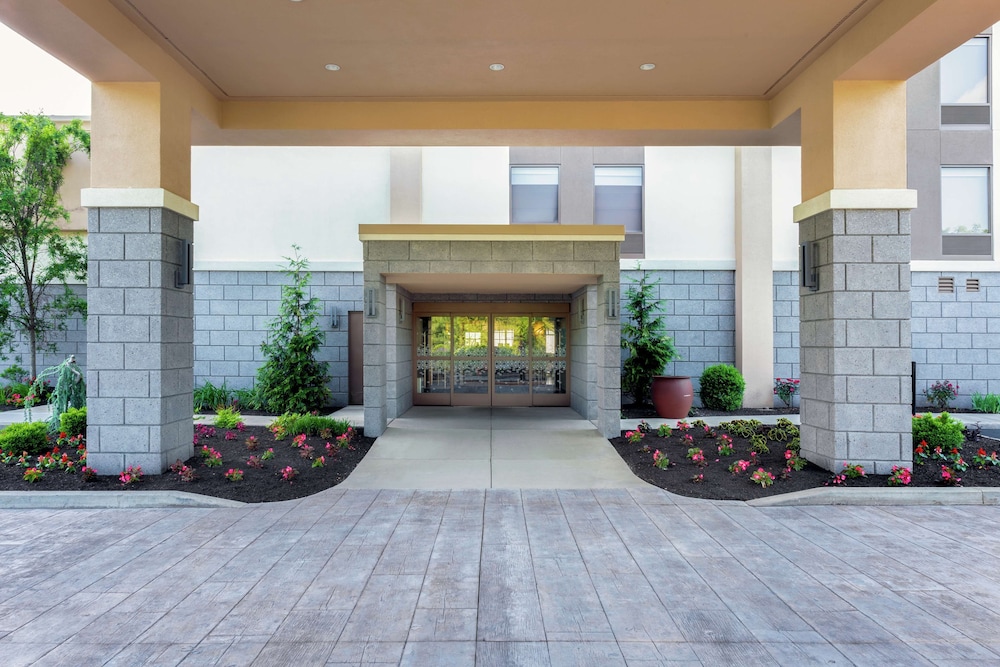 Hampton Inn Bedford - photo 42
