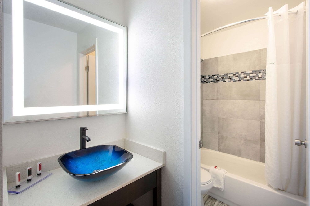 Baymont by Wyndham Charlotte University - photo 19