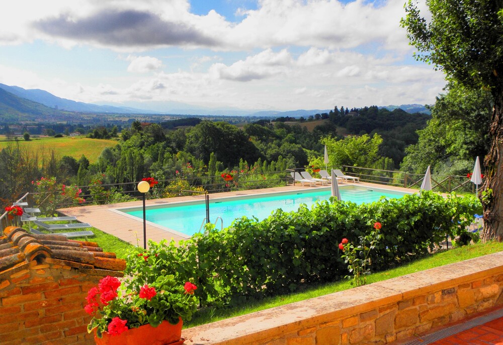 Abadia Farneto — 4-Star Luxury Hotel in Gubbio, Italy