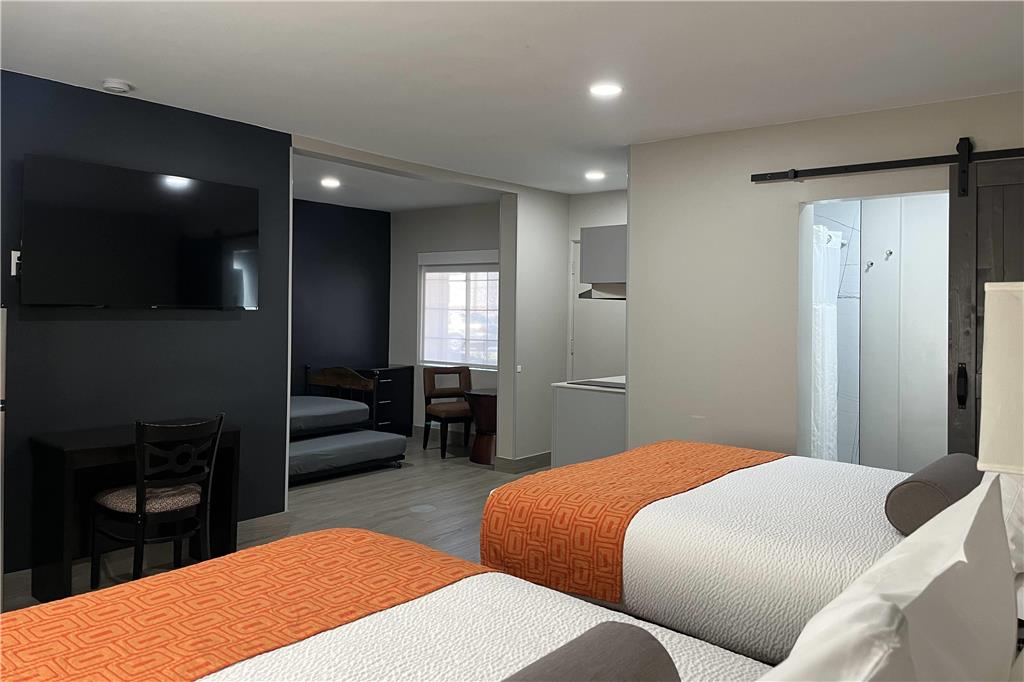 Howard Johnson by Wyndham Flagstaff University West - photo 14