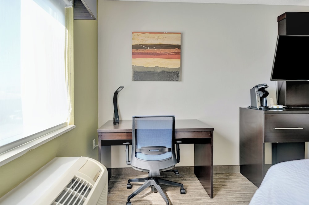 Holiday Inn Express Hotel & Suites Beatrice by IHG - photo 70