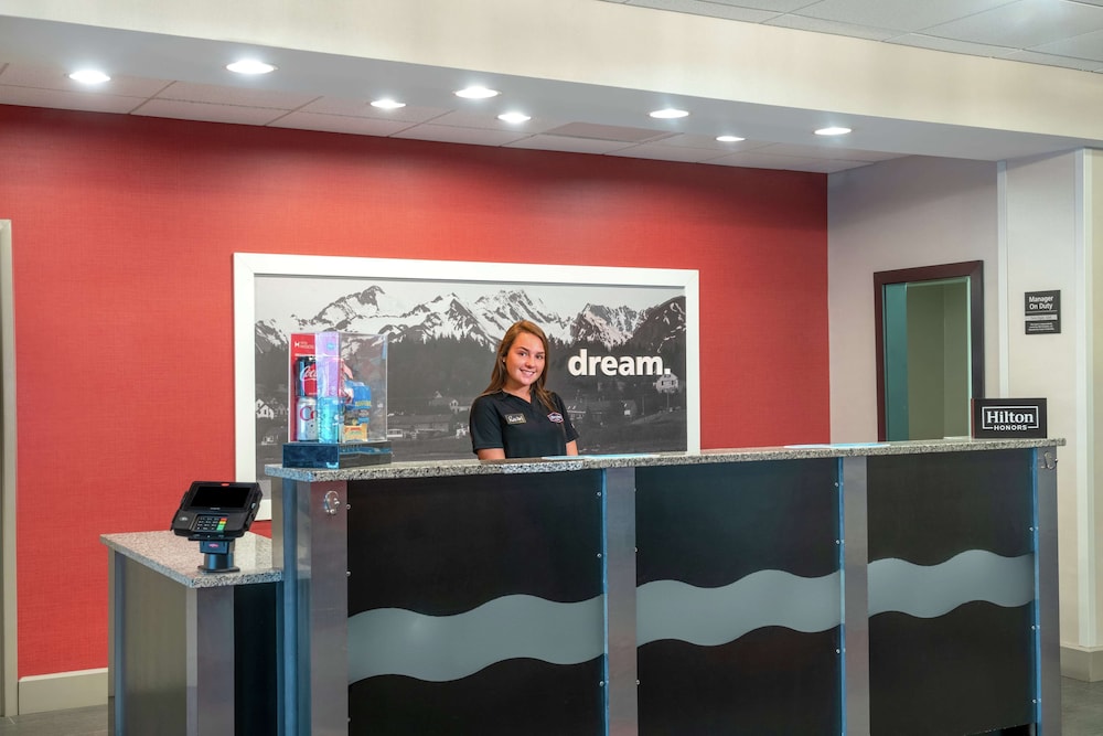 Hampton Inn & Suites Roanoke Airport - photo 5