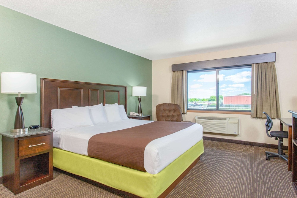 AmericInn by Wyndham West Salem - photo 4