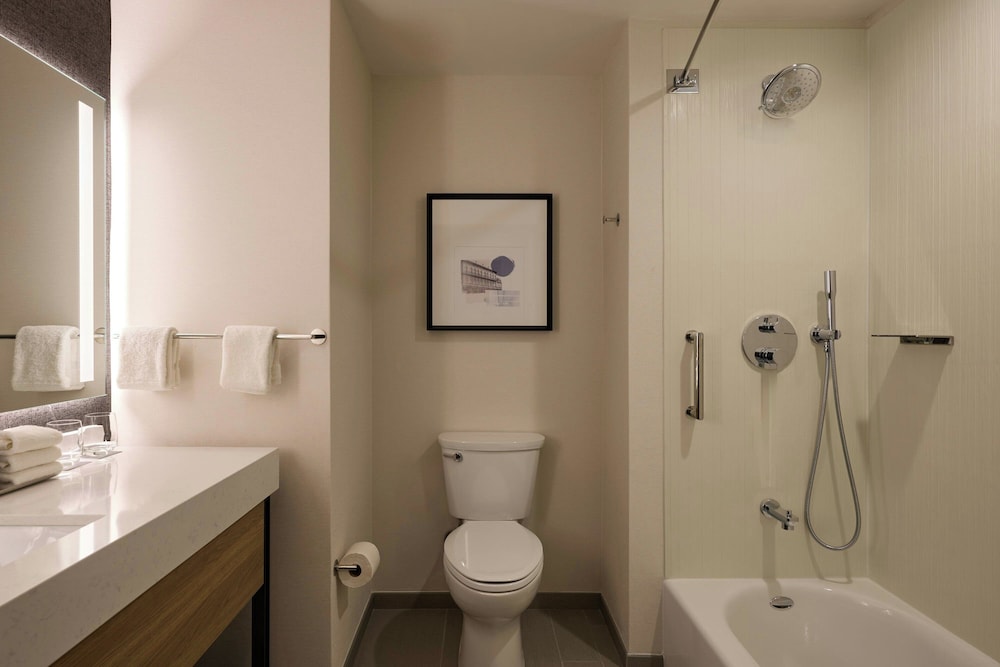 Sheraton Grand Sacramento Hotel - photo 36