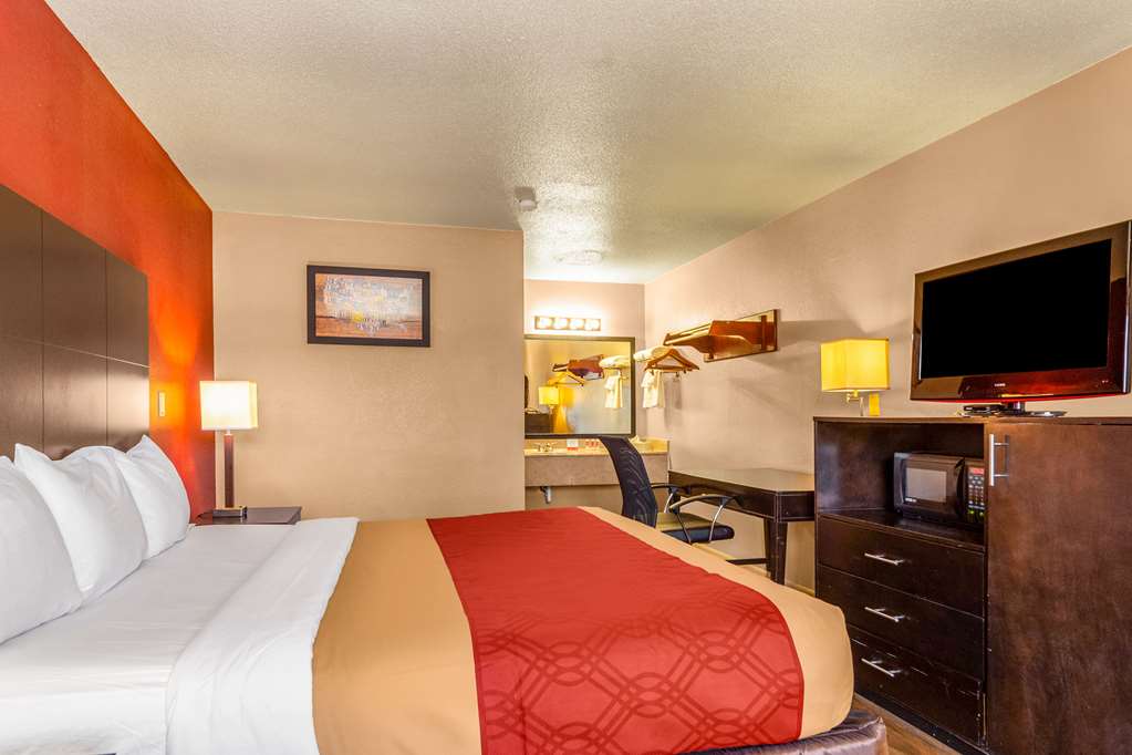 Econo Lodge Meridian South - photo 14