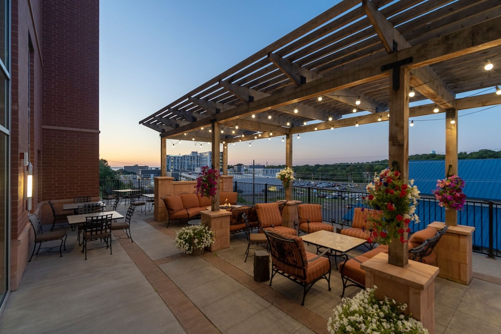 Staybridge Suites Marquette by IHG - photo 22