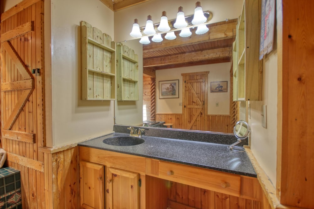 Tonto's Tee Pee #123 — 4-Star Luxury Hotel in Sevierville, United States