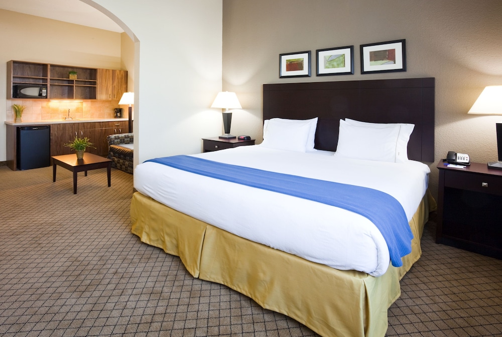 Holiday Inn Express Hotel and Suites Mankato East an IHG Hotel - photo 5