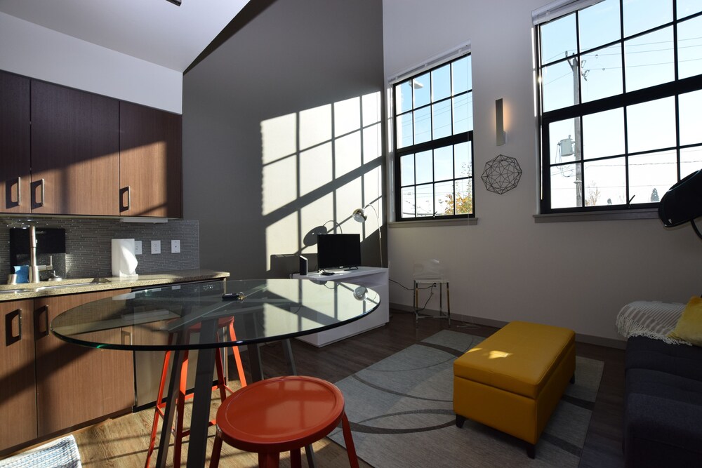 Capitol Hill Suites by Luxe Hubs - photo 15
