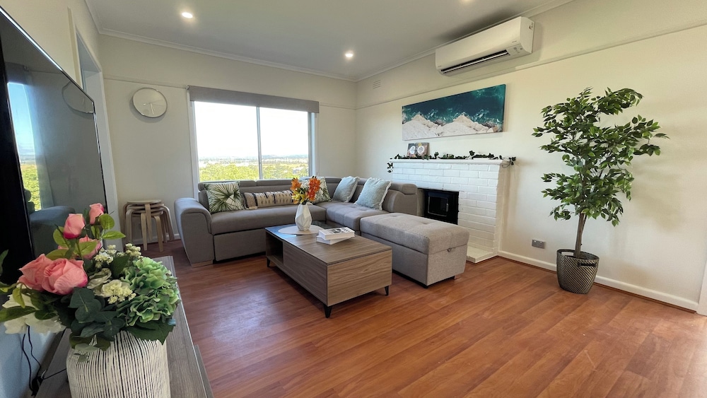 Morwell Pet friendly 3BM House — 4-Star Luxury Hotel in Morwell, Australia