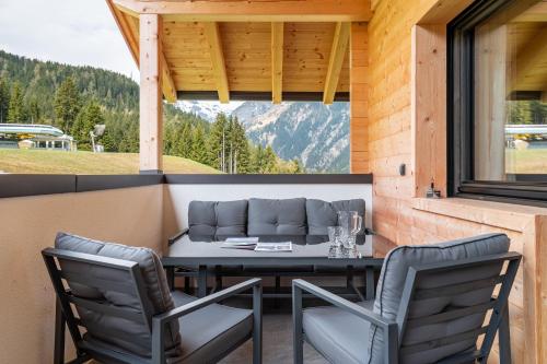 Blosegghof Bergchalets Apt Almwiese — 4-Star Luxury Hotel in Racines, Italy