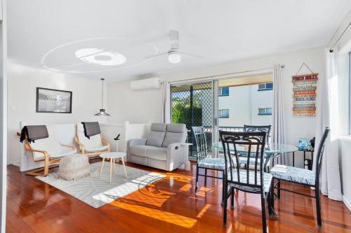 Winston Waves — 4-Star Luxury Hotel in Bongaree, Australia