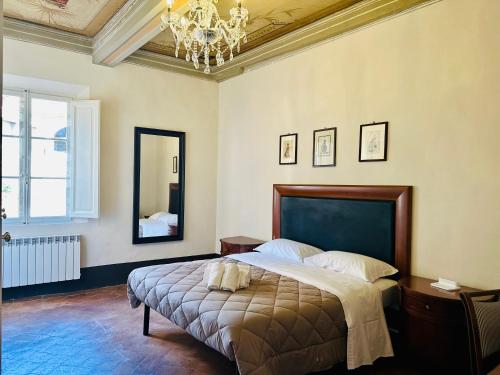 Domus An Two Bedrooms Apartment Antique and Historical Home — 4-Star Luxury Hotel in Siena, Italy