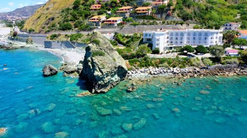 Hotel Ristorante La Scogliera — 4-Star Luxury Hotel in Amantea, Italy