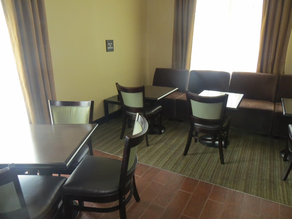 Hampton Inn La Grange - photo 14