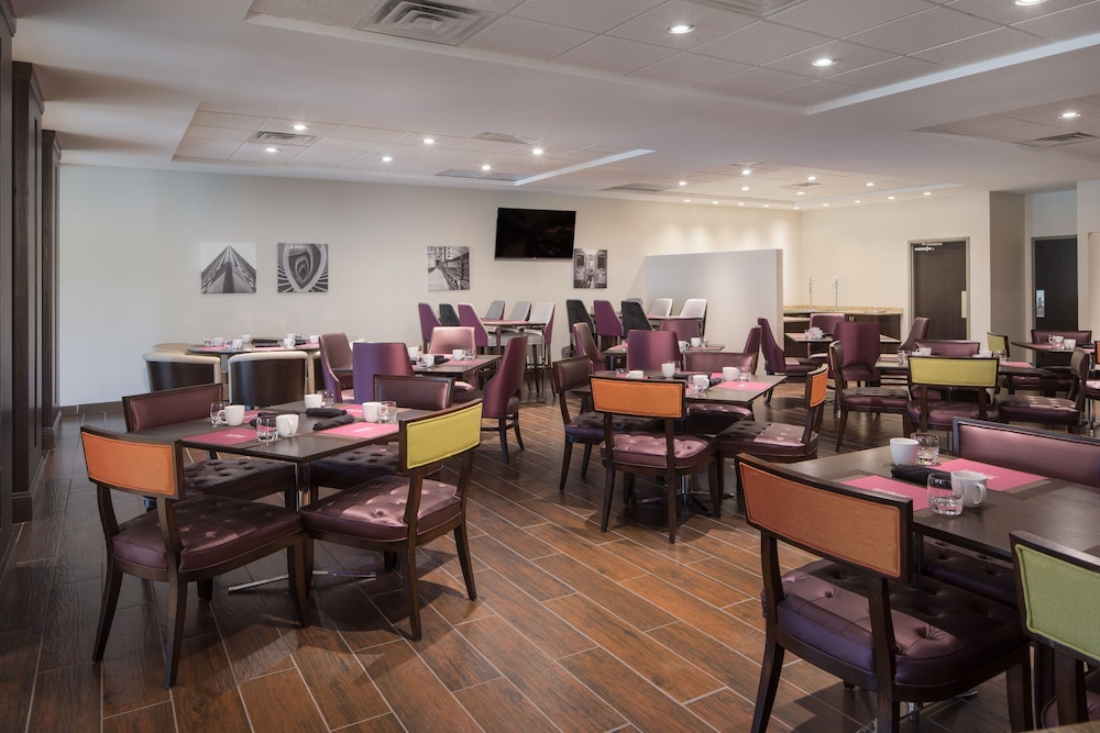 Crowne Plaza Chicago SW Burr Ridge by IHG - photo 37