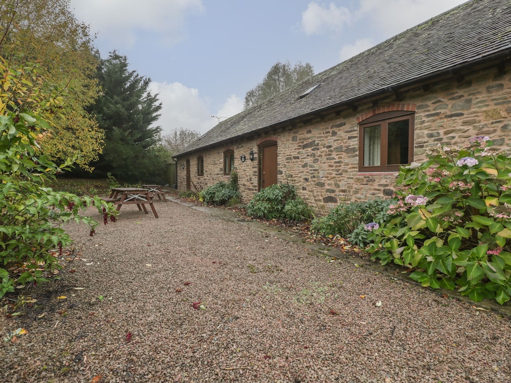 Cinder Cottage — 4-Star Luxury Hotel in Worcester, United Kingdom