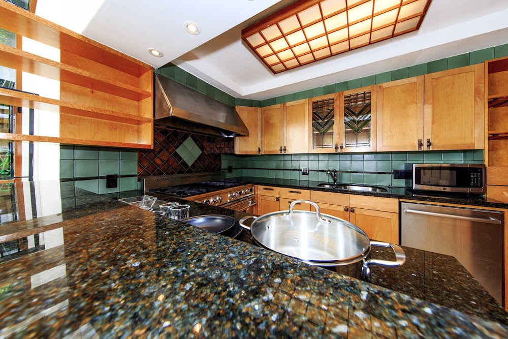 Chelsea Pines Inn - photo 8