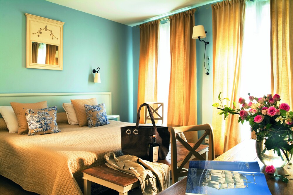 Hôtel Brasserie Le Central in Trouville-Sur-Mer, France