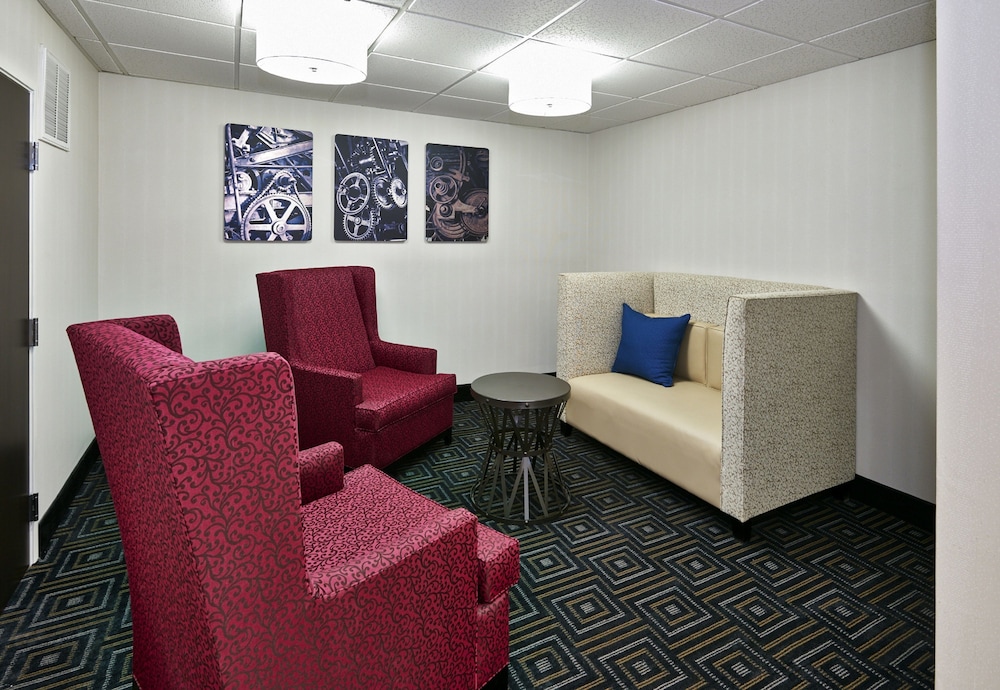 Holiday Inn Express & Suites Birmingham South Pelham by IHG - photo 35