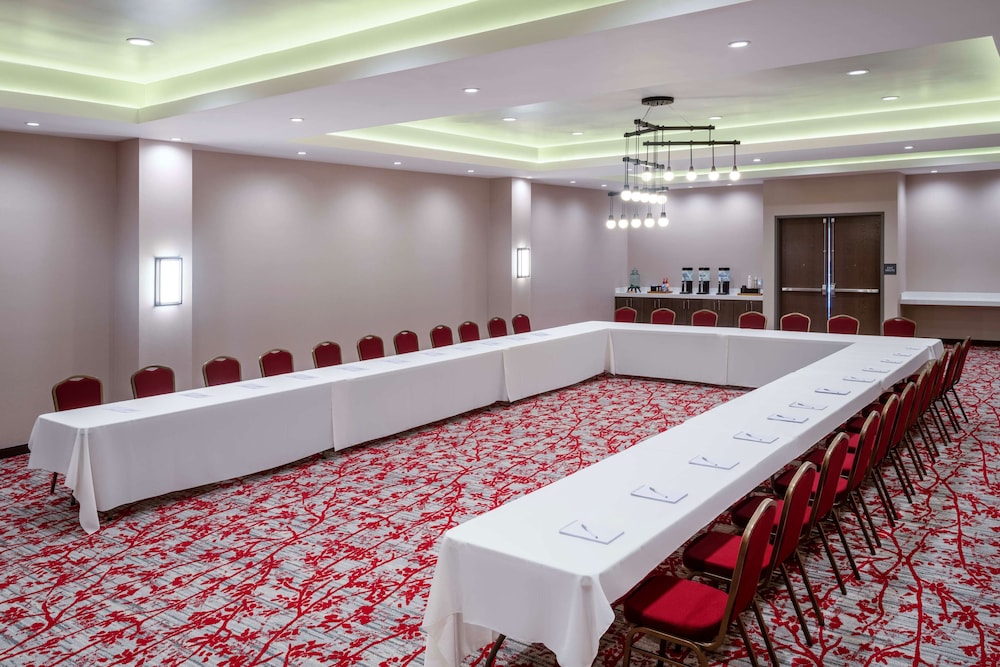 Hilton Garden Inn Pomona Chino - photo 36
