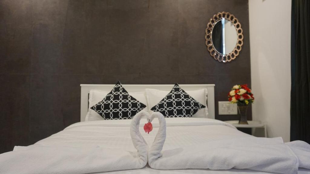 2BR Mumbai theme service apartment for staycation by FLORA STAYS