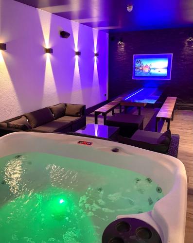 Salt Rock - last minute hotel in Blackpool