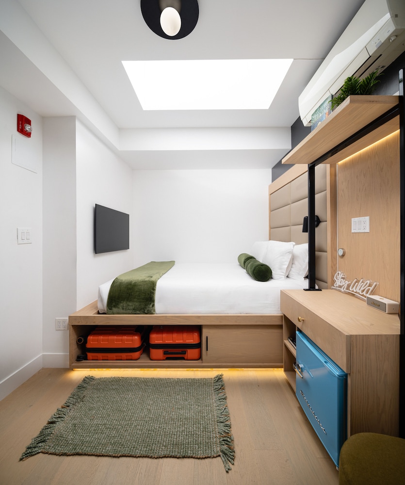 Little Charlie Hotel - photo 6