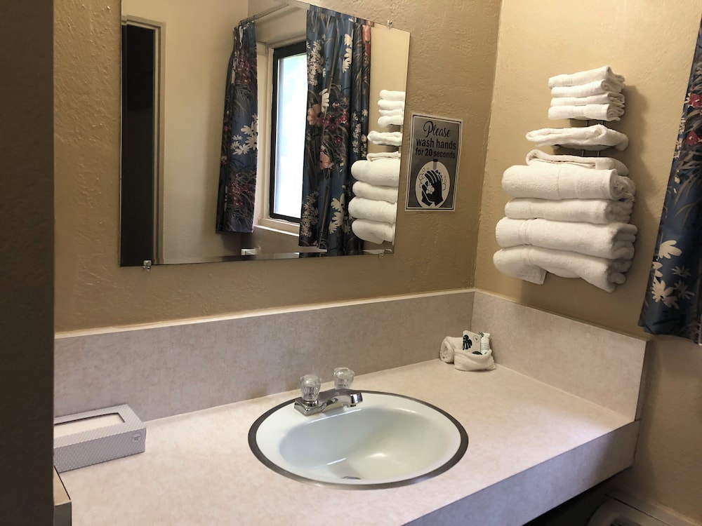 Laurel Park Inn - photo 12