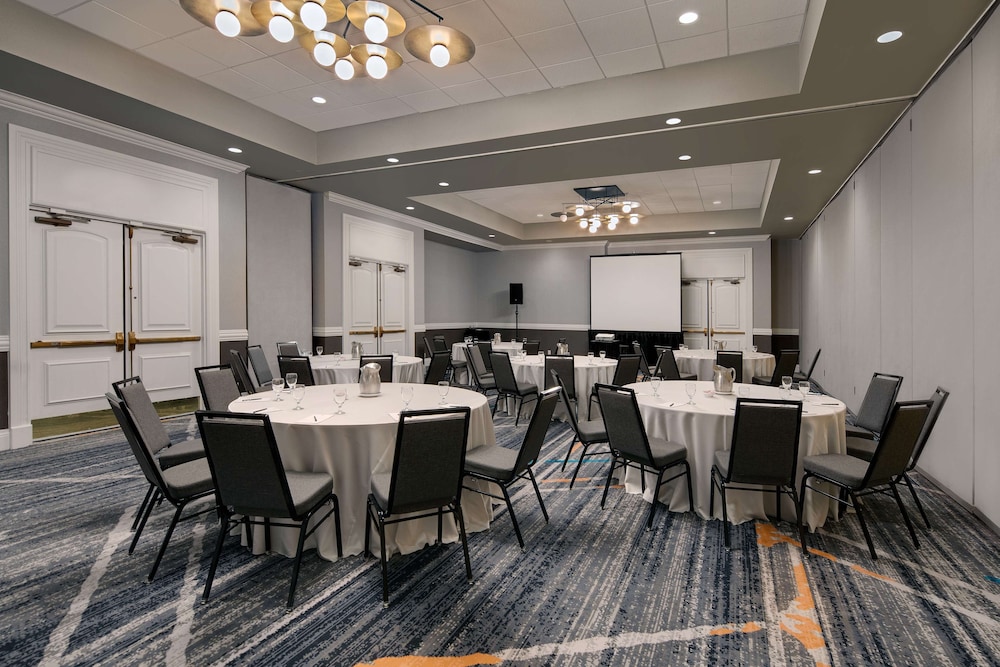Embassy Suites by Hilton San Rafael at Marin Center - photo 58