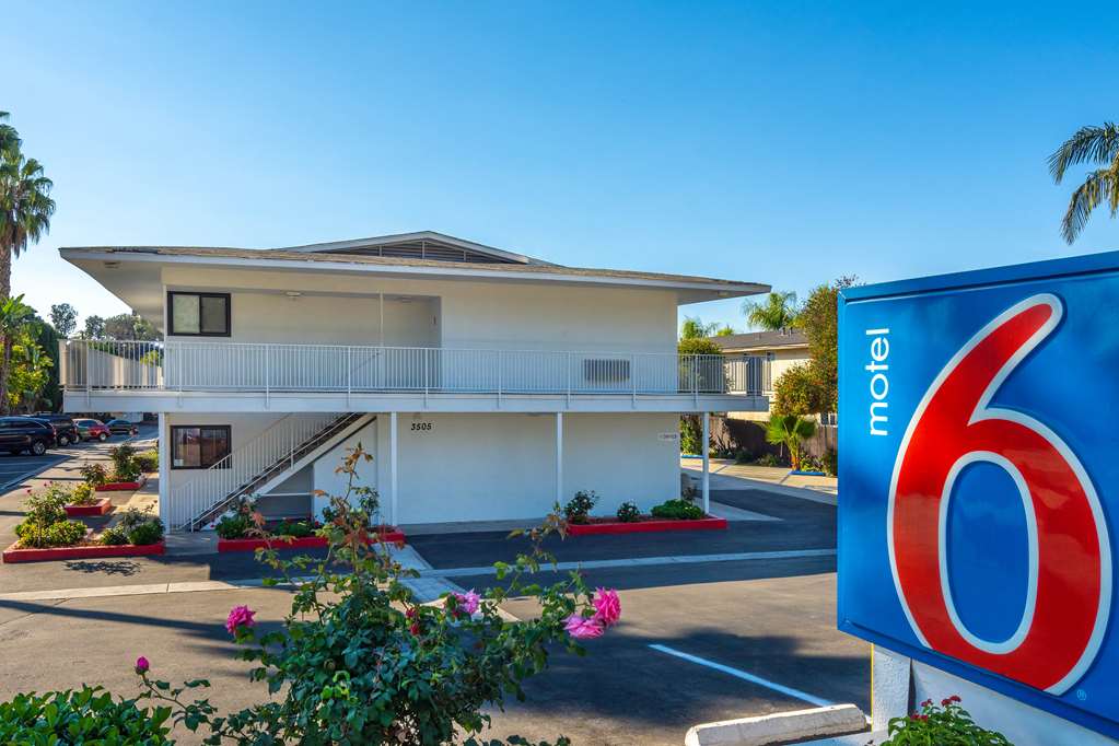 Motel 6 Santa Barbara CA State Street - photo 4