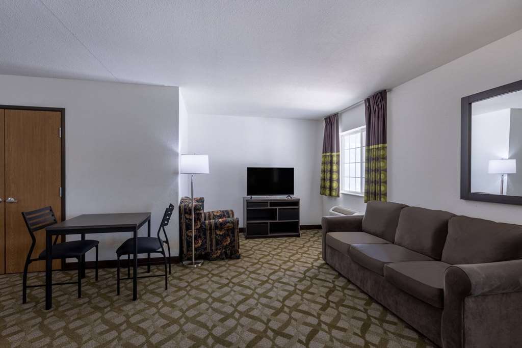 Super 8 by Wyndham De Soto - photo 27