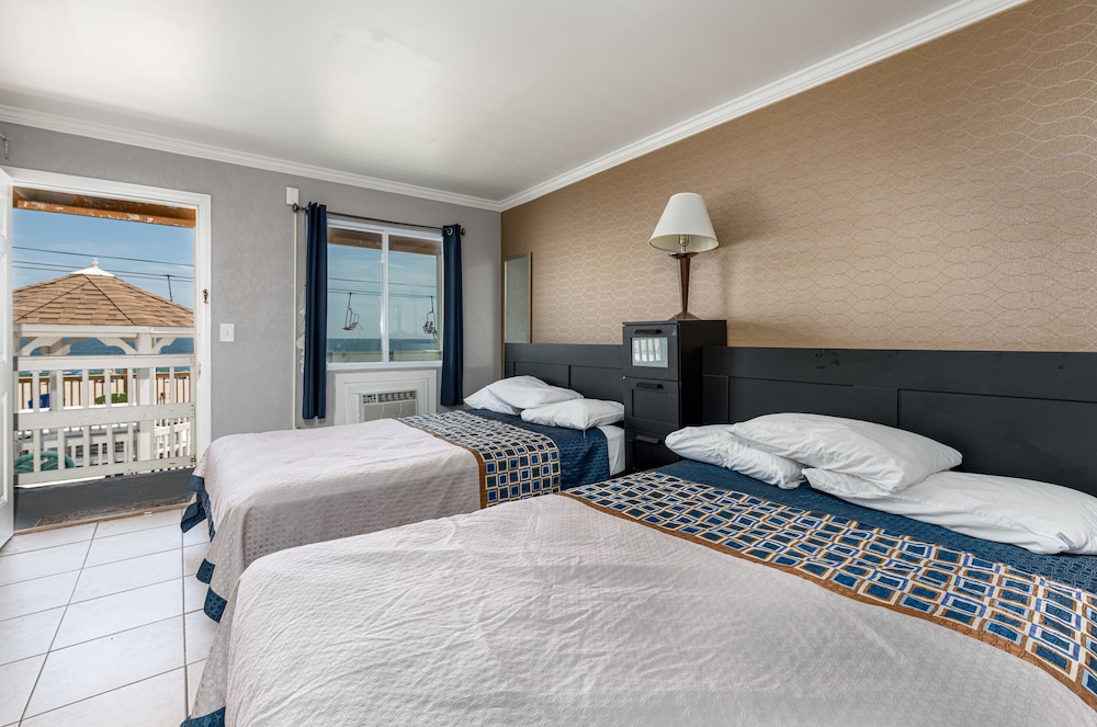 Boardwalk Hotel Charlee & Beach House Rentals - photo 13