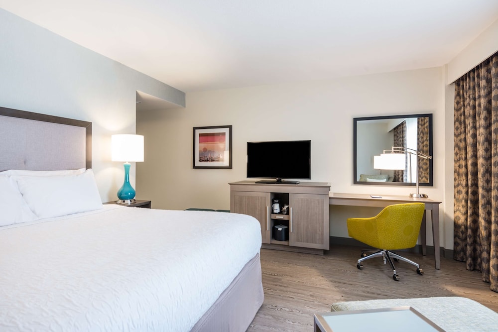 Hampton Inn & Suites Miami Wynwood Design District - photo 18