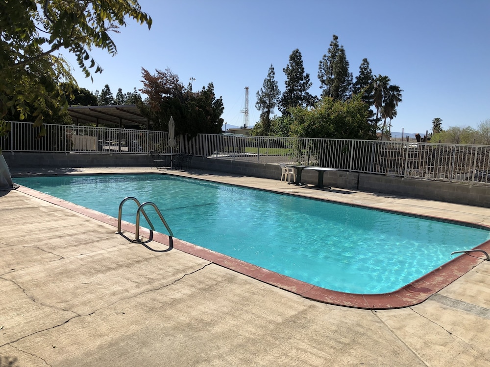 Topper Motel - photo 26