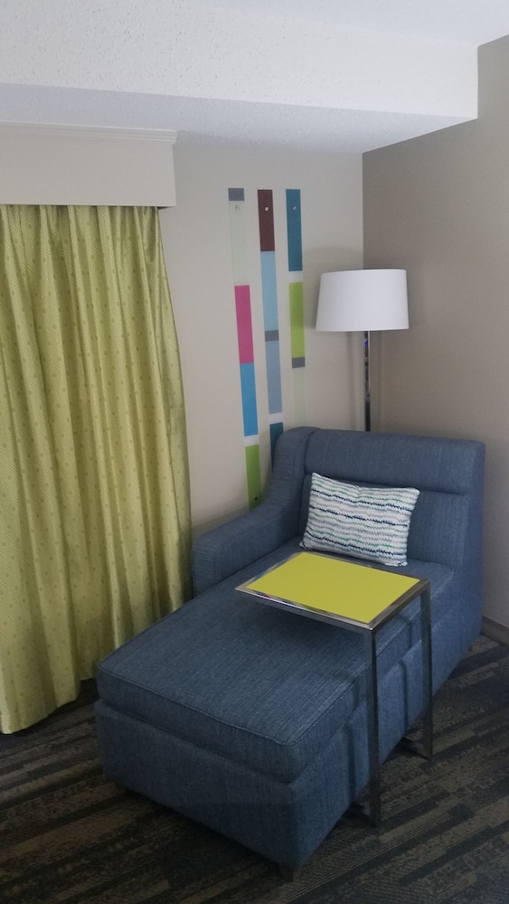 Hampton Inn & Suites Kansas City Merriam - photo 10