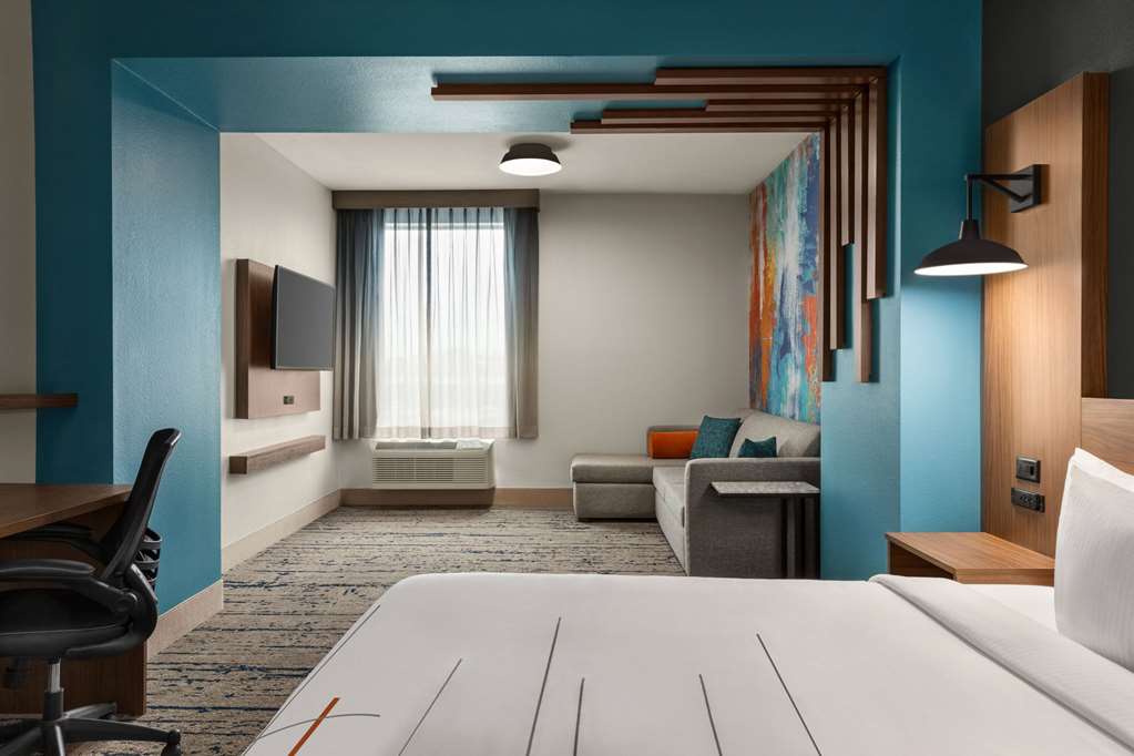La Quinta Inn & Suites by Wyndham Austin South - photo 26
