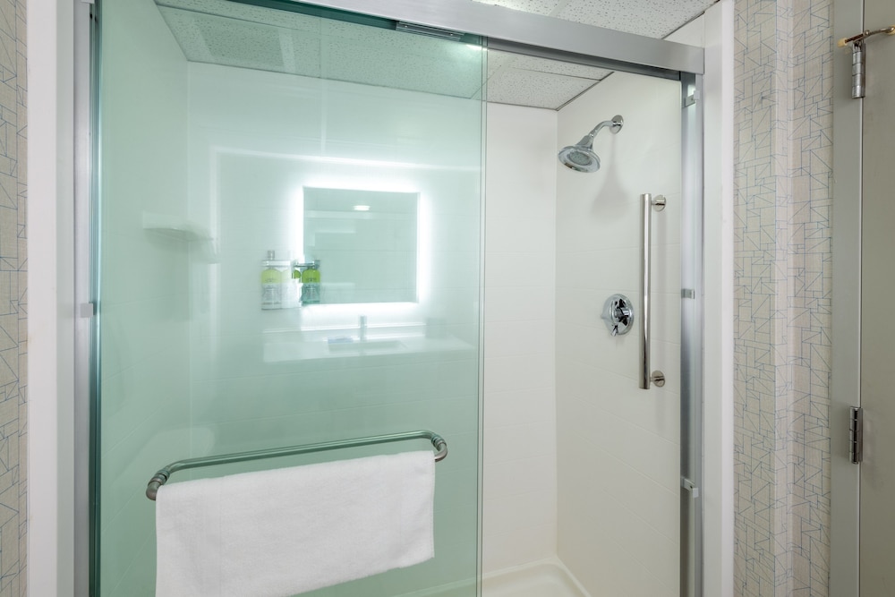 Holiday Inn Express State College at Williamsburg Square by IHG - photo 26