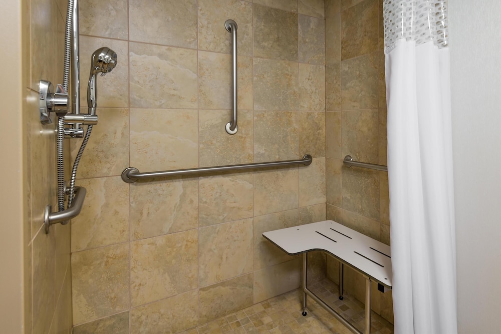 Hampton Inn Buffalo Airport Galleria Mall - photo 16
