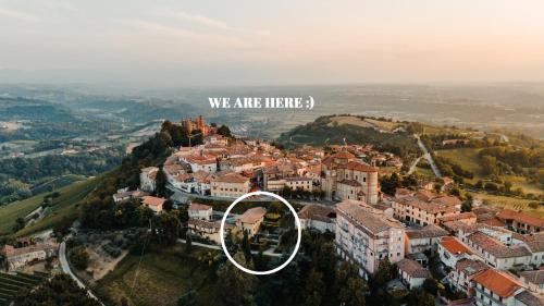 Maison typique avec vue sur les vignes des Langhe — 4-Star Luxury Hotel in Novello, Italy
