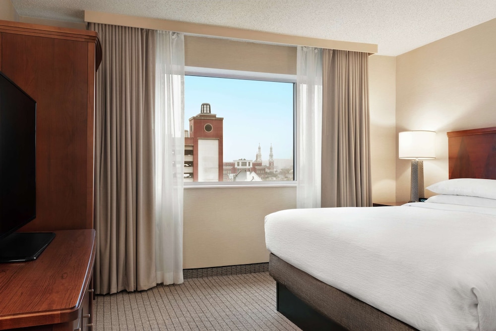 Embassy Suites by Hilton Cincinnati RiverCenter - photo 16