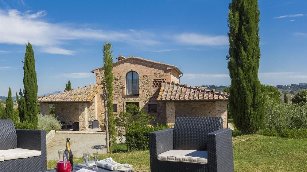 Pi E413 Laja0at Casale Teatro E Fienile 18 — 4-Star Luxury Hotel in Lajatico, Italy