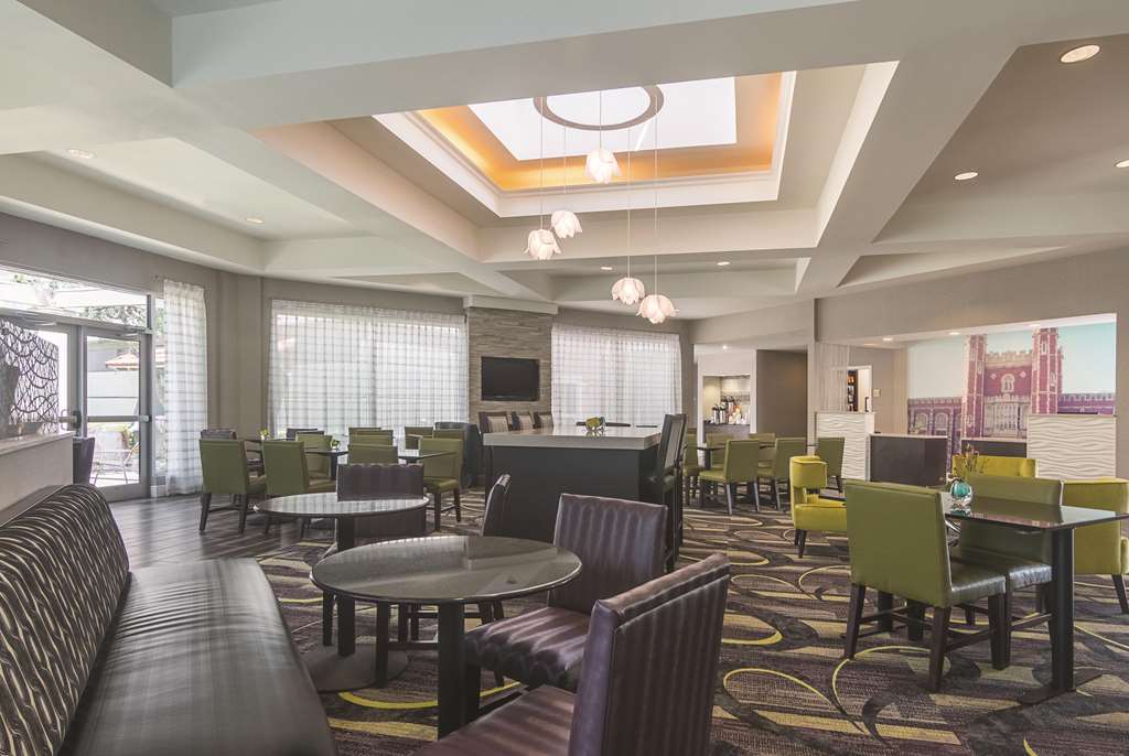 La Quinta Inn & Suites by Wyndham Oklahoma City Norman - photo 12