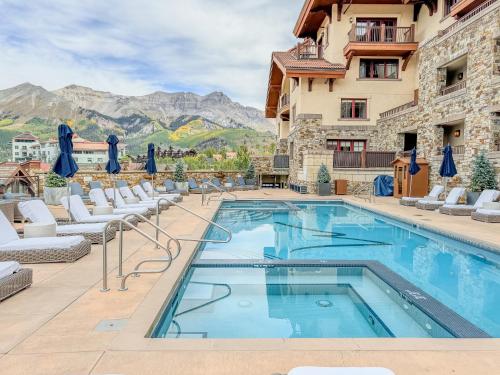 Forbes 5 Star Luxury Hotel 1 Br Ski in Ski out Residence in Mountain Village Colorado — 5-Star Luxury Hotel in Telluride, United States