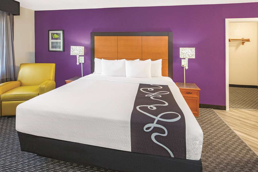 Howard Johnson by Wyndham Sacramento Downtown - photo 39